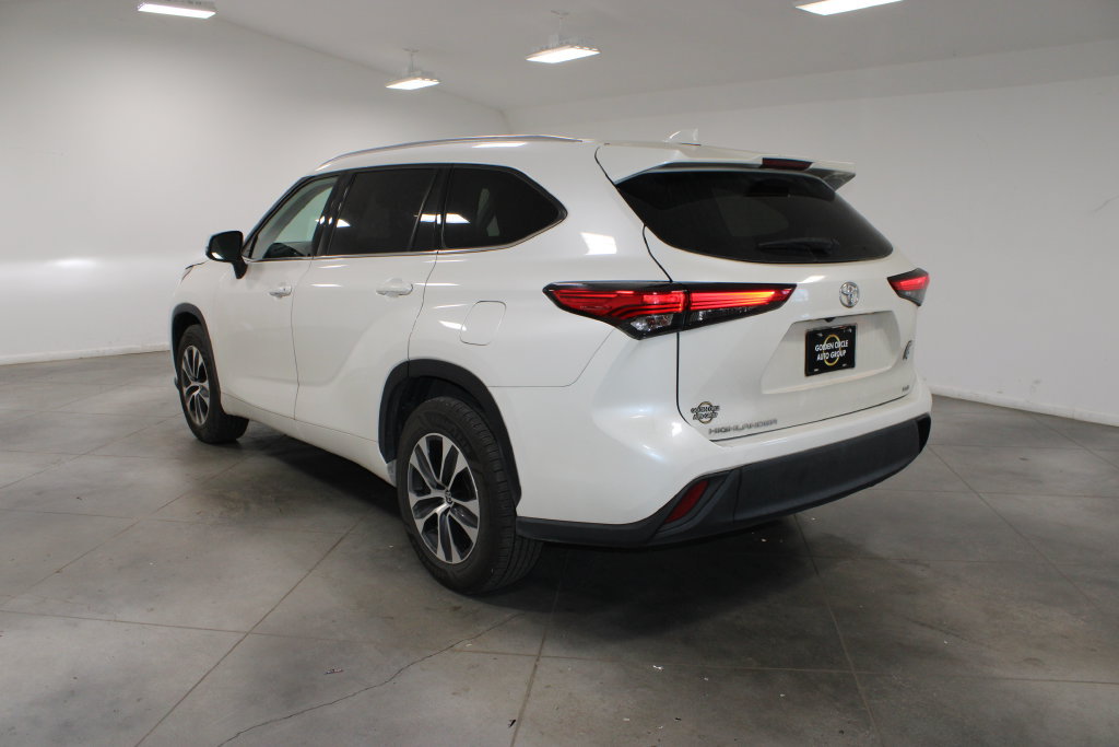 Used 2020 Toyota Highlander XLE FWD image 7