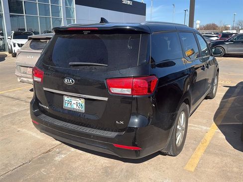 Used 2017 Kia Sedona LX w/ LX Essentials Premium Package image 10