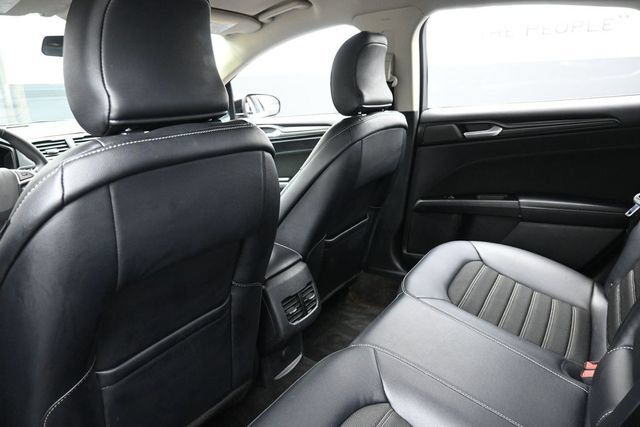 Used 2018 Ford Fusion SE w/ Equipment Group 201A FWD image 24