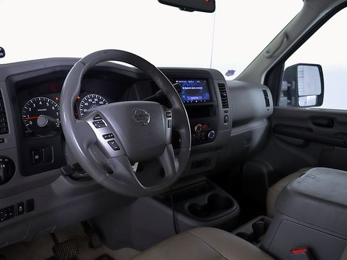 Used 2017 Nissan NV 3500 SL RWD image 15