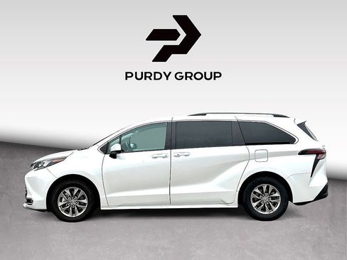 Used 2024 Toyota Sienna XLE FWD image 5
