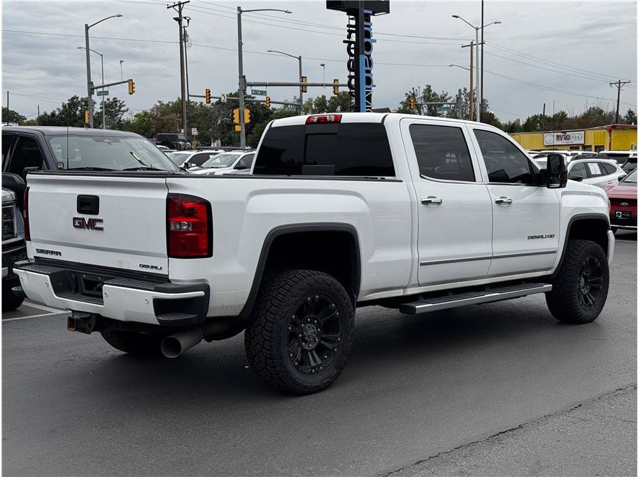 Used 2015 GMC Sierra 2500 Denali w/ Duramax Plus Package AWD/4WD image 2