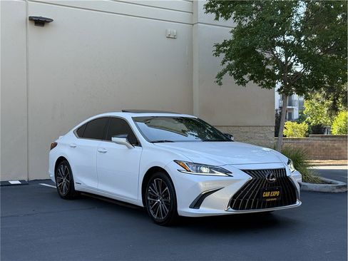 Used 2022 Lexus ES 300h w/ Premium Package FWD image 3