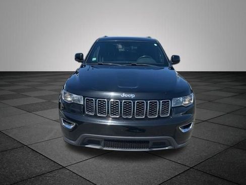 Used 2018 Jeep Grand Cherokee Laredo AWD/4WD image 2