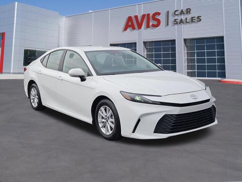 Used 2025 Toyota Camry LE FWD image 9