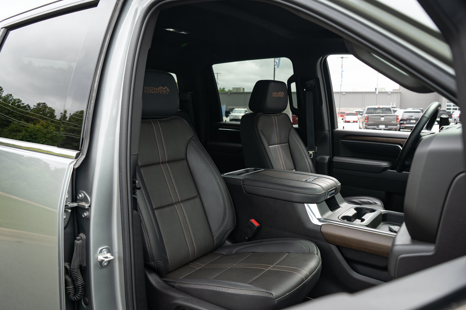 Used 2025 Chevrolet Silverado 2500 High Country w/ Technology Package AWD/4WD image 44