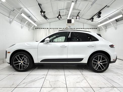 Certified 2024 Porsche Macan image 15
