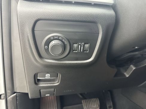 Used 2024 Jeep Grand Cherokee Laredo X w/ Trailer Tow Package image 26