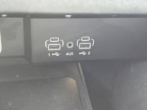 Used 2024 Jeep Wagoneer L Series II w/ Flexible Seating Group AWD/4WD image 8