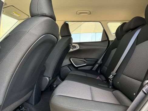 Used 2025 Kia Soul LX w/ LX Technology Package FWD image 25