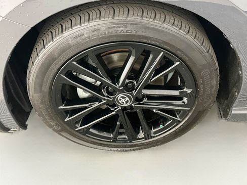 Used 2025 Toyota Camry SE FWD image 11