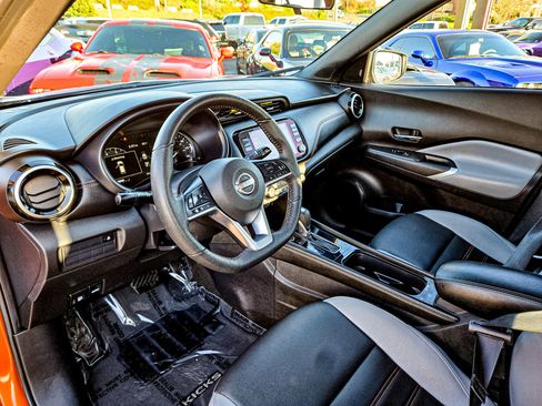 Used 2023 Nissan Kicks SR w/ SR Premium Package image 9