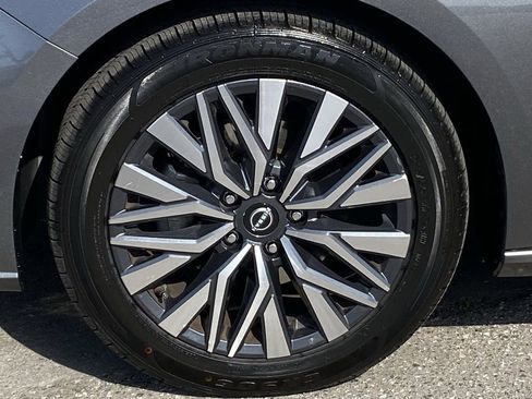 Certified 2024 Nissan Altima 2.5 SV FWD image 8
