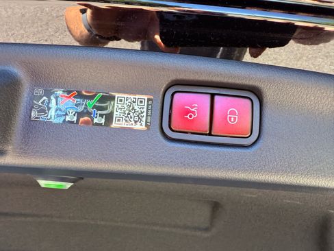 Certified 2025 Mercedes-Benz C 300 4MATIC Sedan image 35