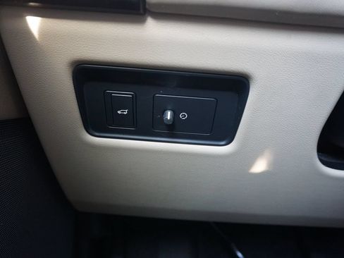Used 2019 Land Rover Range Rover Supercharged AWD/4WD image 4