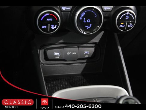 Used 2024 Hyundai Venue SEL FWD image 14