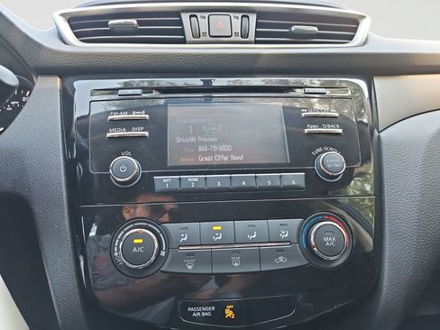 Used 2015 Nissan Rogue S AWD/4WD image 24