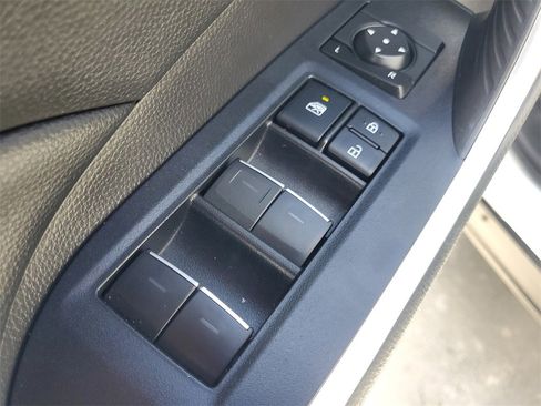 Used 2022 Toyota RAV4 XLE Premium image 22