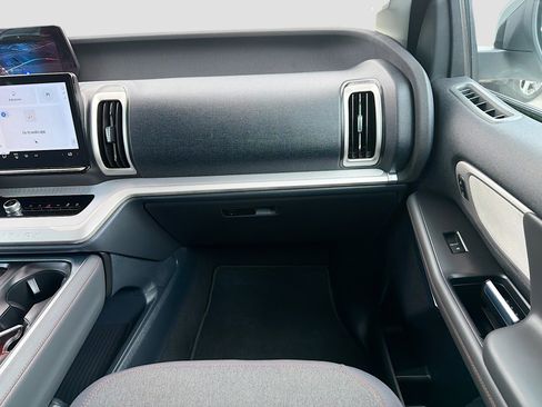 Used 2025 Ford Expedition Active image 19