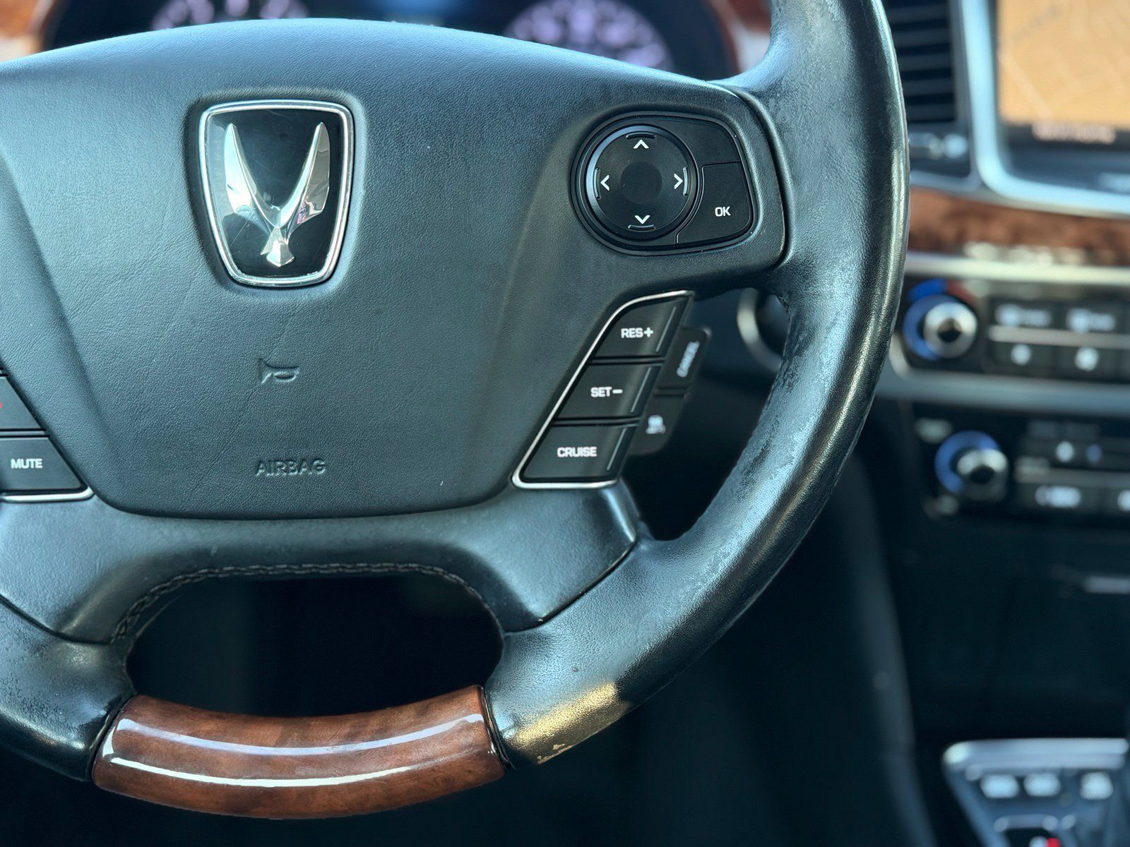 Used 2014 Hyundai Equus Signature RWD image 27