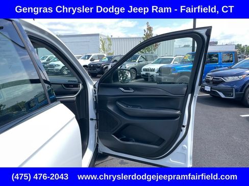 Certified 2023 Jeep Grand Cherokee Laredo w/ Luxury Tech Group I AWD/4WD image 18