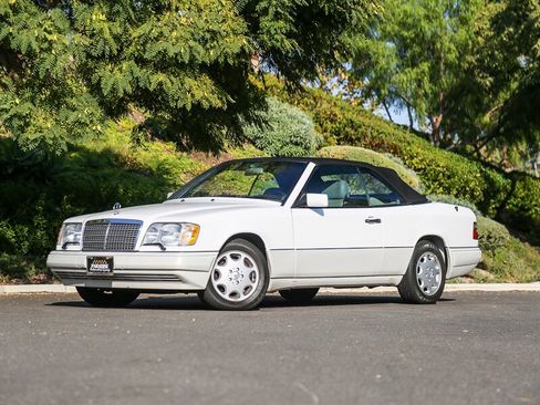 Used 1995 Mercedes-Benz E 320 Convertible image 4