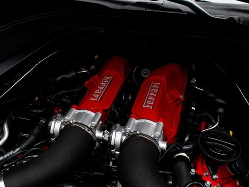 Used 2019 Ferrari Portofino RWD image 39
