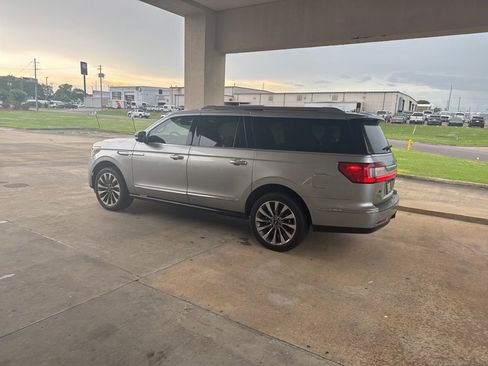 Used 2020 Lincoln Navigator L Reserve w/ Luxury Package AWD/4WD image 10