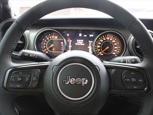 Certified 2023 Jeep Gladiator Sport image 26