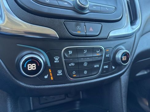 Used 2024 Chevrolet Equinox LT image 3