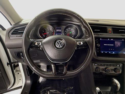 Used 2021 Volkswagen Tiguan SE FWD image 13