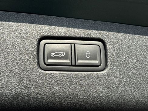 Used 2023 Genesis GV70 2.5T Select w/ Select Package image 19