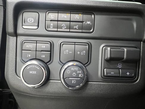 Used 2025 Chevrolet Suburban High Country image 27