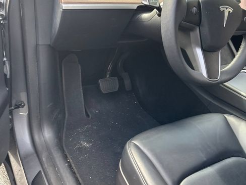Used 2024 Tesla Model Y Long Range AWD/4WD image 9