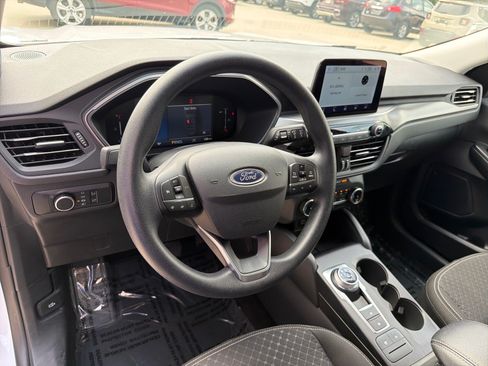 Used 2025 Ford Escape Active AWD/4WD image 13