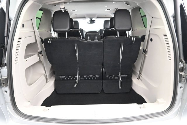 Used 2023 Chrysler Pacifica Touring-L FWD image 16