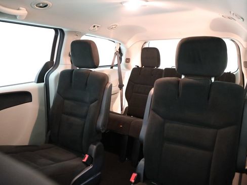 Used 2016 Dodge Grand Caravan SE w/ Quick Order Package 29E SE FWD image 12
