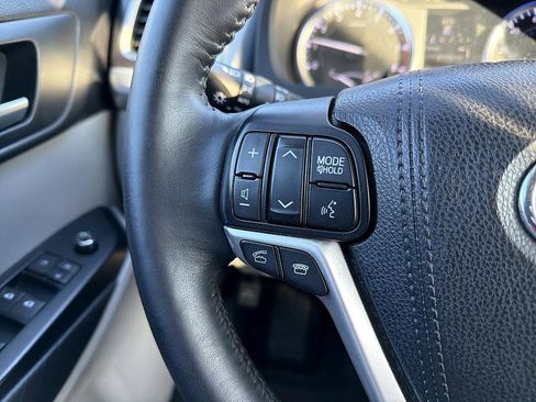 Used 2015 Toyota Highlander XLE image 24