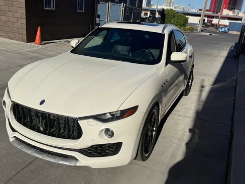 Used 2017 Maserati Levante S AWD/4WD image 9