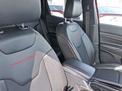 Used 2025 Jeep Compass Trailhawk image 10