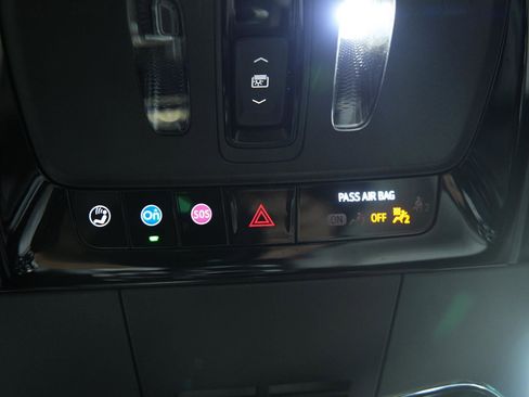 Used 2024 Cadillac Lyriq Luxury image 41