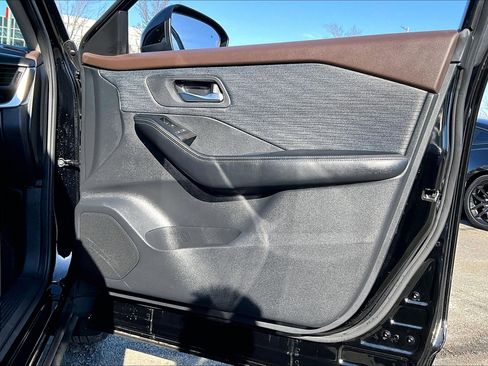 Used 2023 Nissan Rogue SV image 22