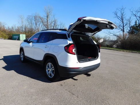 Used 2023 GMC Terrain SLE w/ Driver Convenience Package image 21