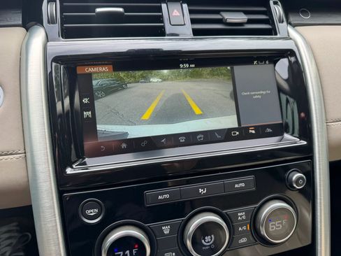 Used 2018 Land Rover Discovery HSE AWD/4WD image 30