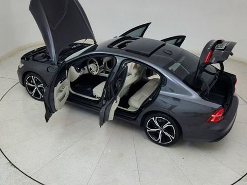 Used 2024 Volvo S60 B5 Plus w/ Climate Package image 88