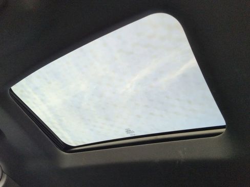 Certified 2018 Ford Explorer XLT w/ Equipment Group 202A image 20