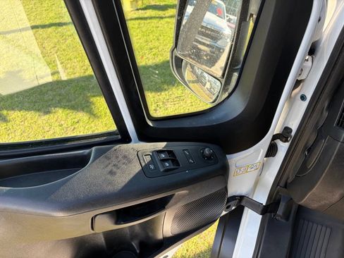 Used 2025 RAM ProMaster 2500 w/ Convenience Group FWD image 13
