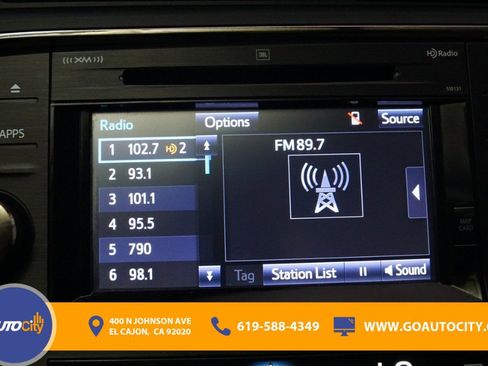 Used 2017 Toyota Avalon Limited image 19