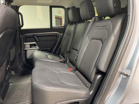 Used 2023 Land Rover Defender 130 SE image 28