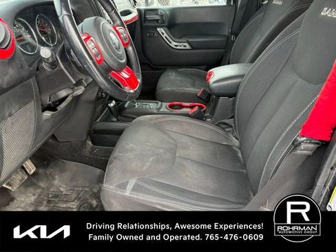 Used 2018 Jeep Wrangler Unlimited Sahara w/ Connectivity Group image 8